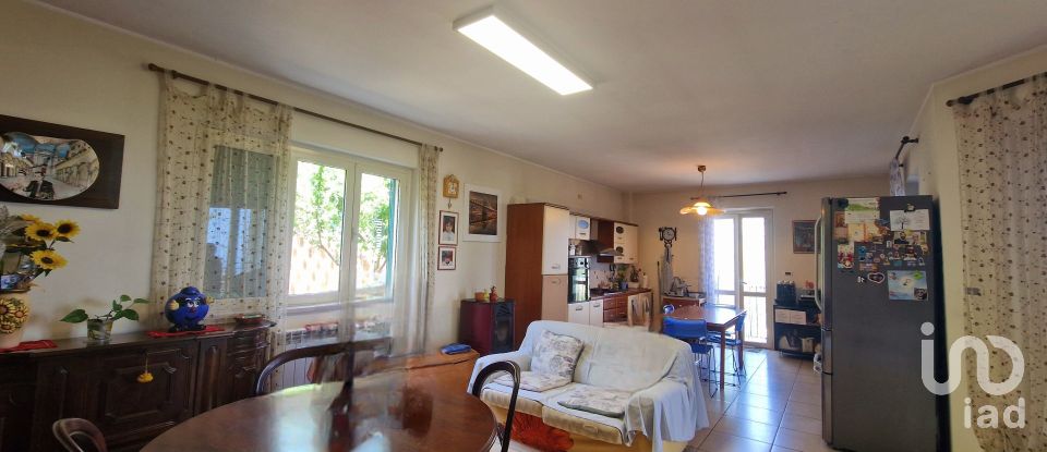 Casale 17 locali di 400 m² in Colonnella (64010)