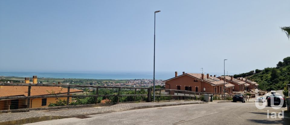 Casale 17 locali di 400 m² in Colonnella (64010)