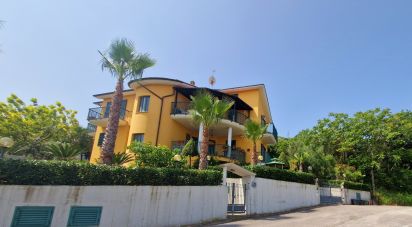 Casale 17 locali di 400 m² in Colonnella (64010)