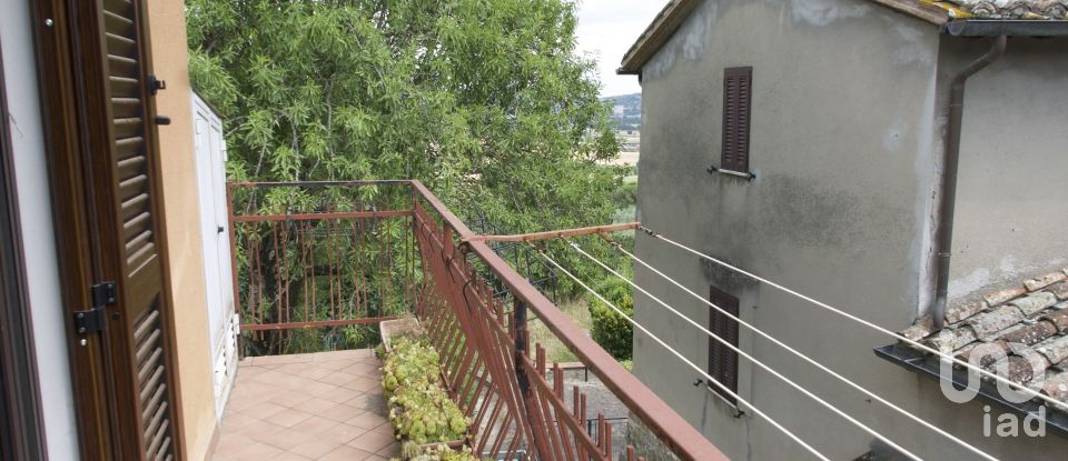 Townhouse 7 rooms of 227 m² in Panicale (06064)