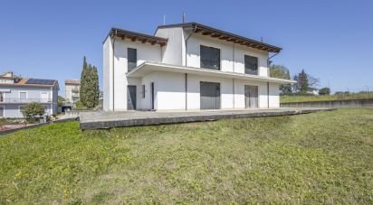 Villa Bifamiliare 9 locali di 120 m² in Osimo (60027)