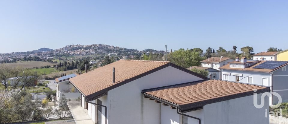 Villa Bifamiliare 9 locali di 120 m² in Osimo (60027)