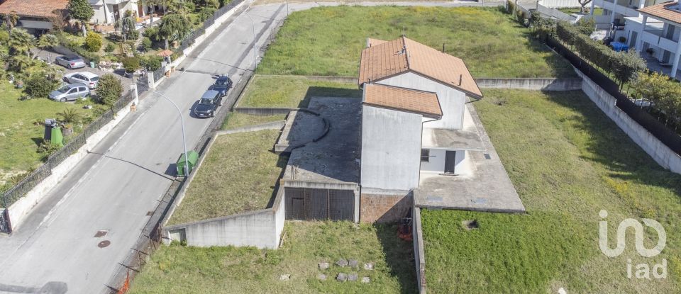 Villa Bifamiliare 9 locali di 120 m² in Osimo (60027)