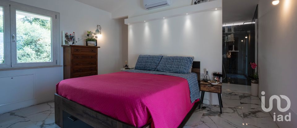 Farm 8 rooms of 230 m² in Peschiera del Garda (37019)