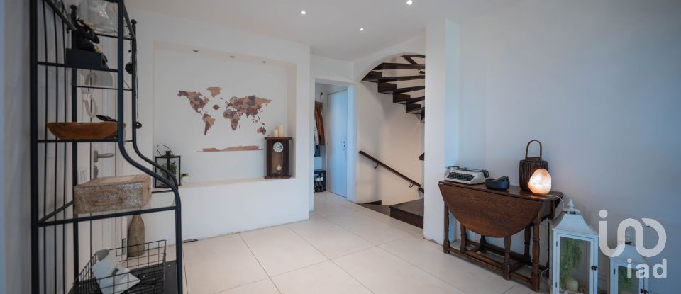 Farm 8 rooms of 230 m² in Peschiera del Garda (37019)