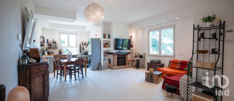 Farm 8 rooms of 230 m² in Peschiera del Garda (37019)