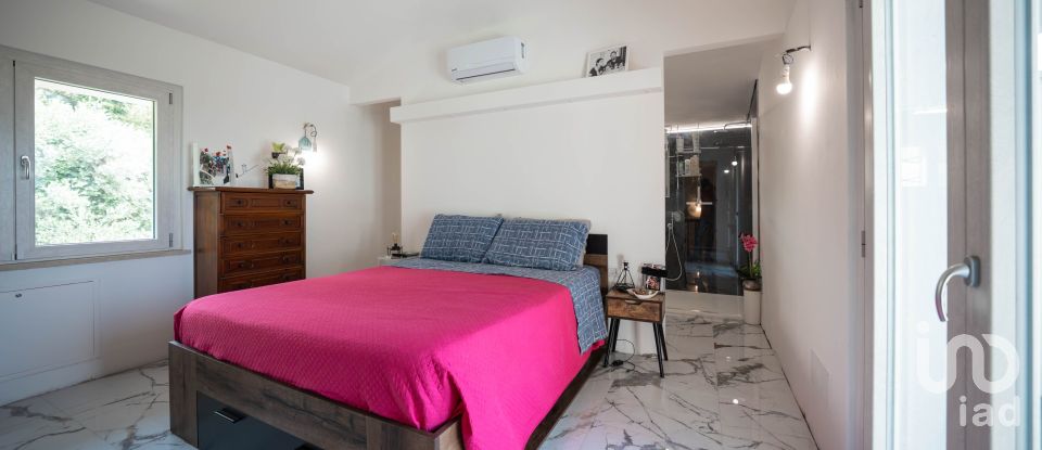 Farm 8 rooms of 230 m² in Peschiera del Garda (37019)