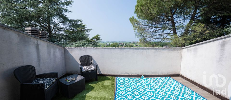 Farm 8 rooms of 230 m² in Peschiera del Garda (37019)