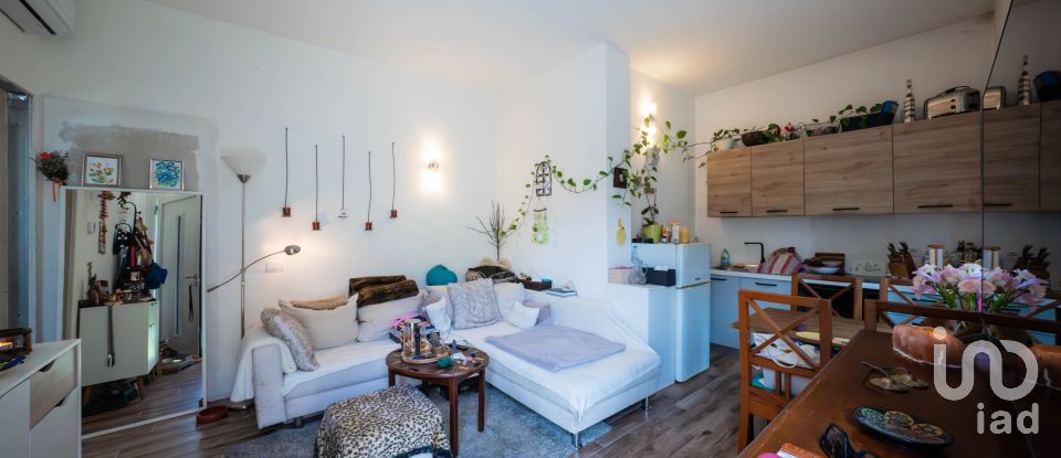 Farm 8 rooms of 230 m² in Peschiera del Garda (37019)