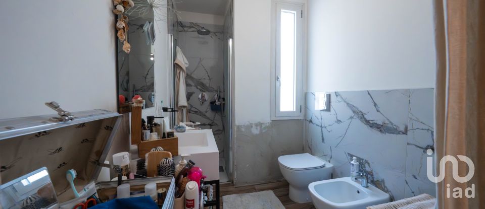 Farm 8 rooms of 230 m² in Peschiera del Garda (37019)