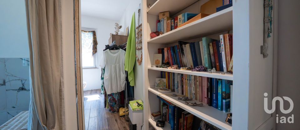 Farm 8 rooms of 230 m² in Peschiera del Garda (37019)