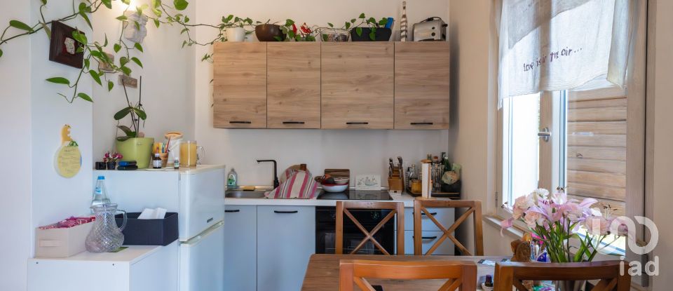 Farm 8 rooms of 230 m² in Peschiera del Garda (37019)