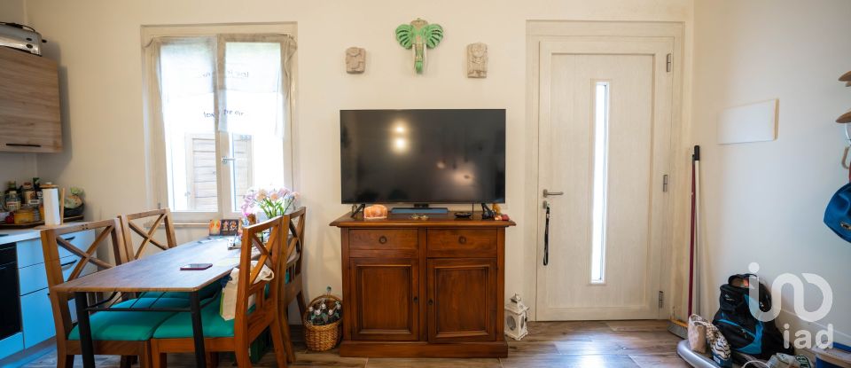 Farm 8 rooms of 230 m² in Peschiera del Garda (37019)