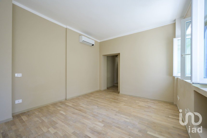 Four-room apartment of 82 m² in Genova (16126)