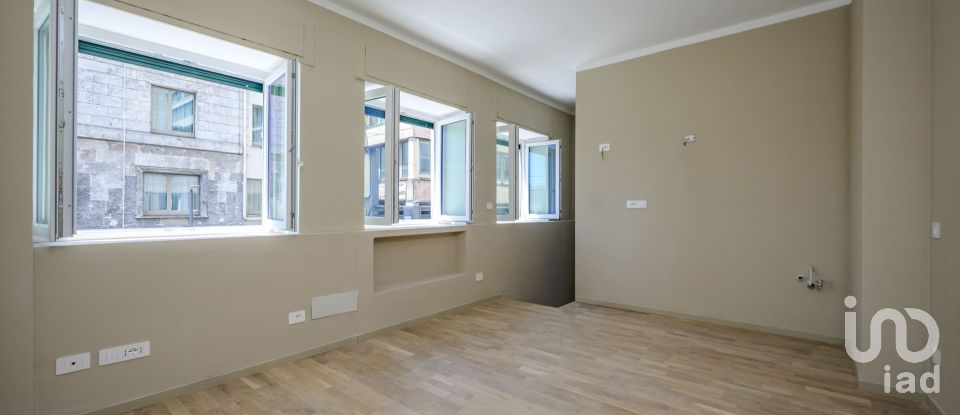 Four-room apartment of 82 m² in Genova (16126)