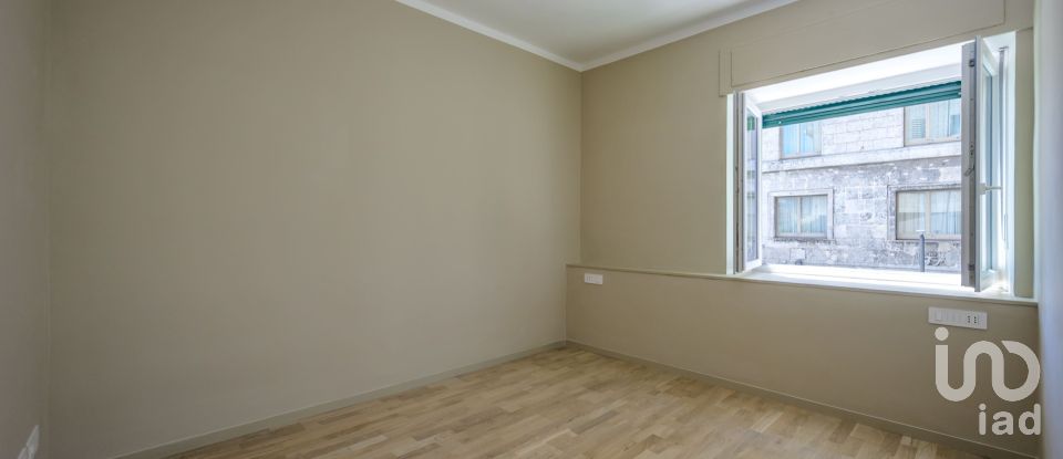 Four-room apartment of 82 m² in Genova (16126)