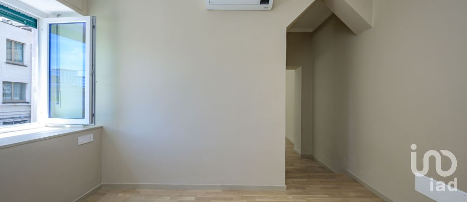 Four-room apartment of 82 m² in Genova (16126)