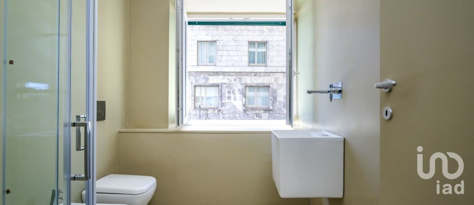 Four-room apartment of 82 m² in Genova (16126)