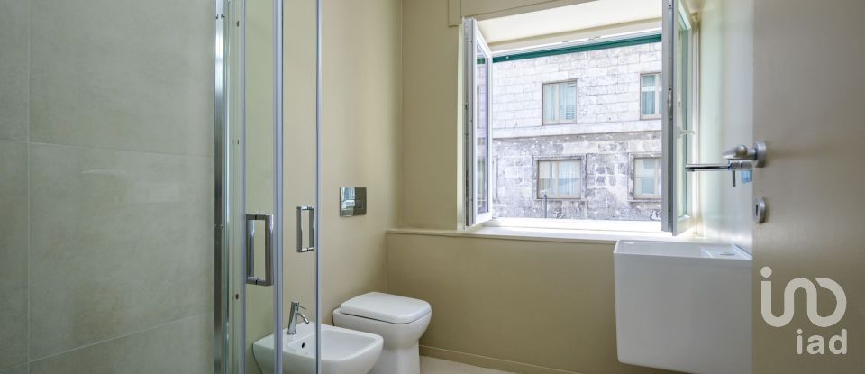 Four-room apartment of 82 m² in Genova (16126)