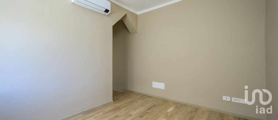 Four-room apartment of 82 m² in Genova (16126)