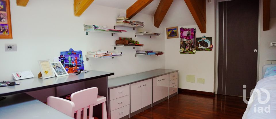 Hotel 5 rooms of 183 m² in Varazze (17019)