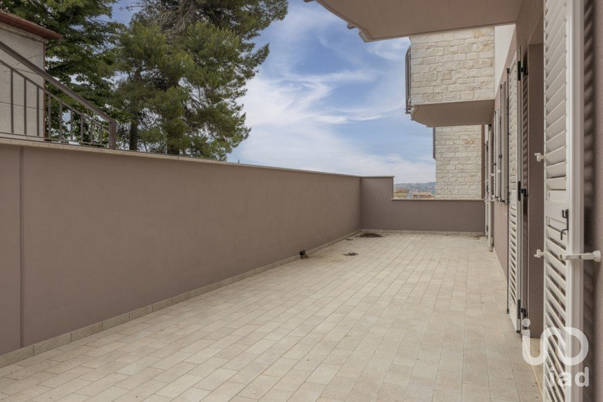 Appartamento 6 locali di 118 m² a Castelfidardo (60022)