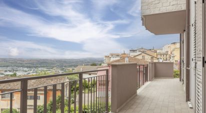 Appartamento 6 locali di 104 m² a Castelfidardo (60022)