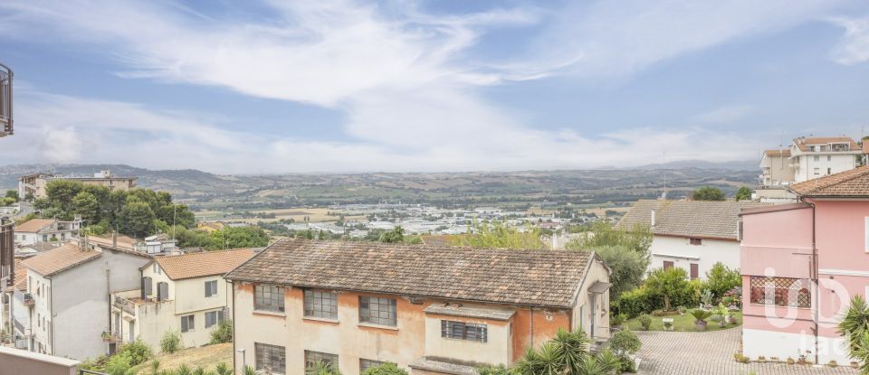 Appartamento 6 locali di 104 m² a Castelfidardo (60022)