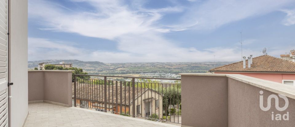 Appartamento 6 locali di 104 m² a Castelfidardo (60022)