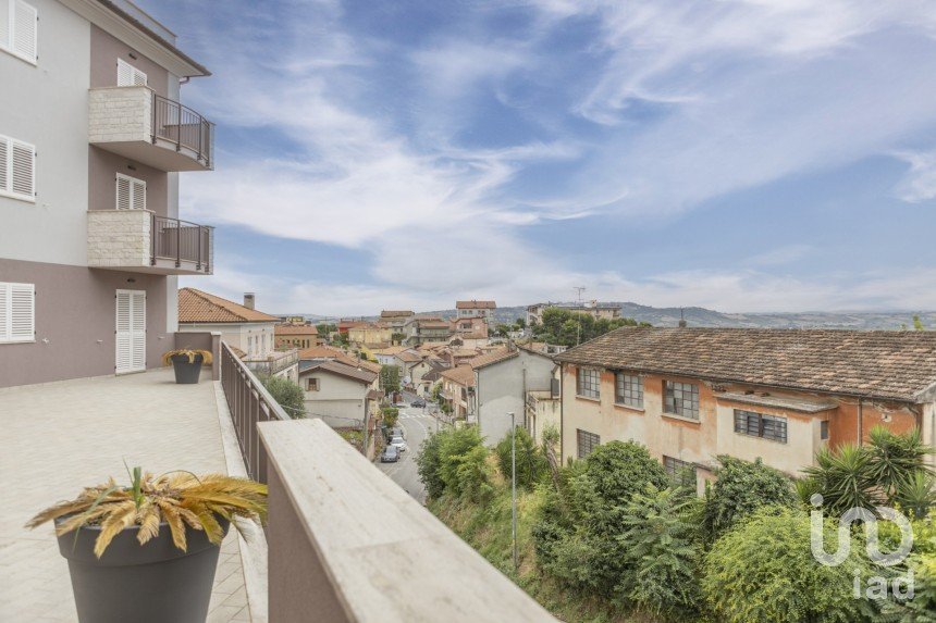 Appartamento 6 locali di 105 m² a Castelfidardo (60022)