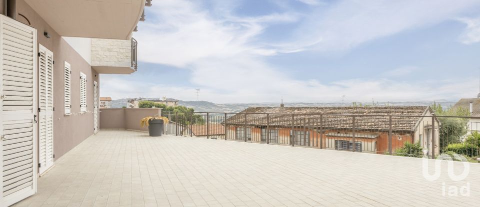 Appartamento 6 locali di 105 m² a Castelfidardo (60022)