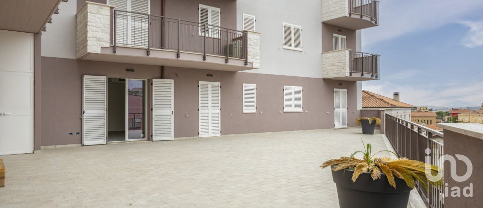 Appartamento 6 locali di 105 m² a Castelfidardo (60022)