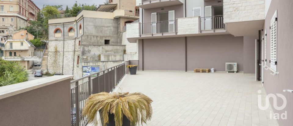 Appartamento 6 locali di 105 m² a Castelfidardo (60022)