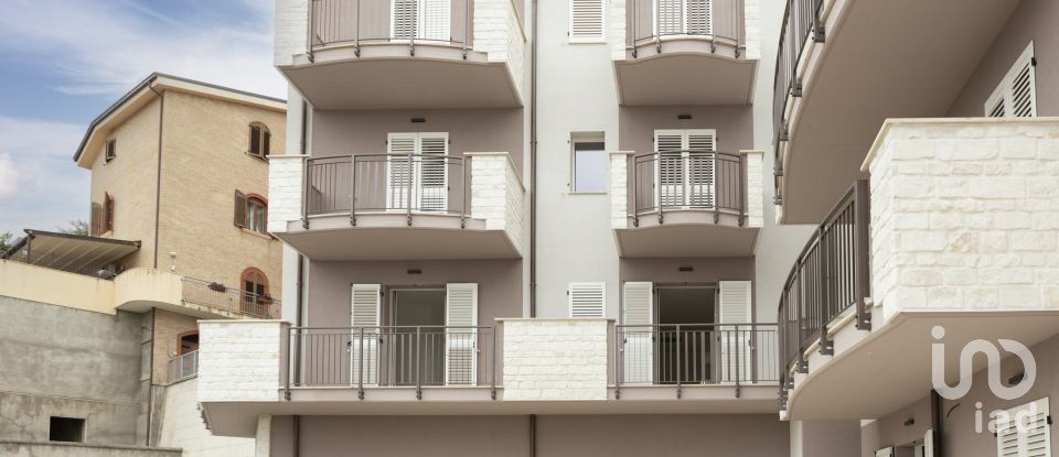 Appartamento 6 locali di 105 m² a Castelfidardo (60022)