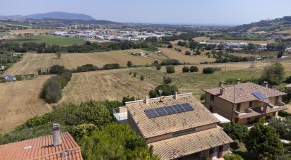 Casale 5 locali di 274 m² in Recanati (62019)