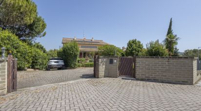 Casale 5 locali di 274 m² in Recanati (62019)