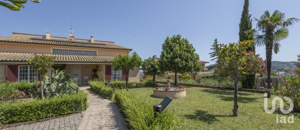 Farm 5 rooms of 274 m² in Recanati (62019)