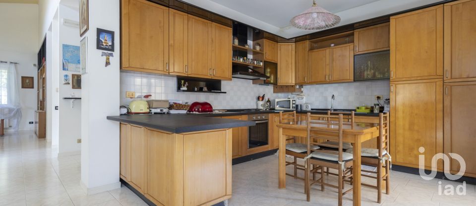 Farm 5 rooms of 274 m² in Recanati (62019)