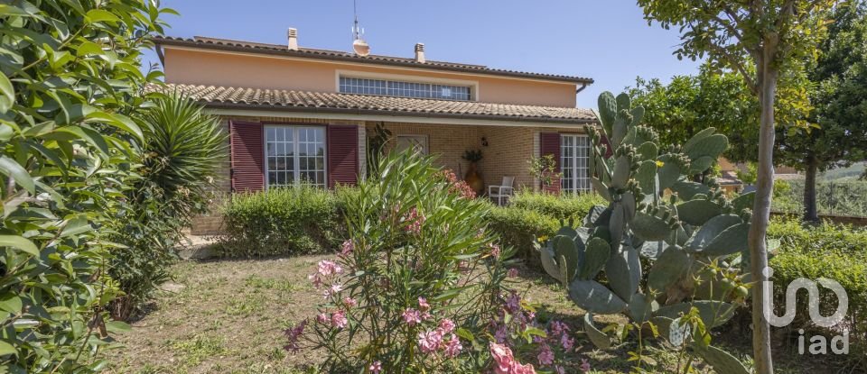 Farm 5 rooms of 274 m² in Recanati (62019)