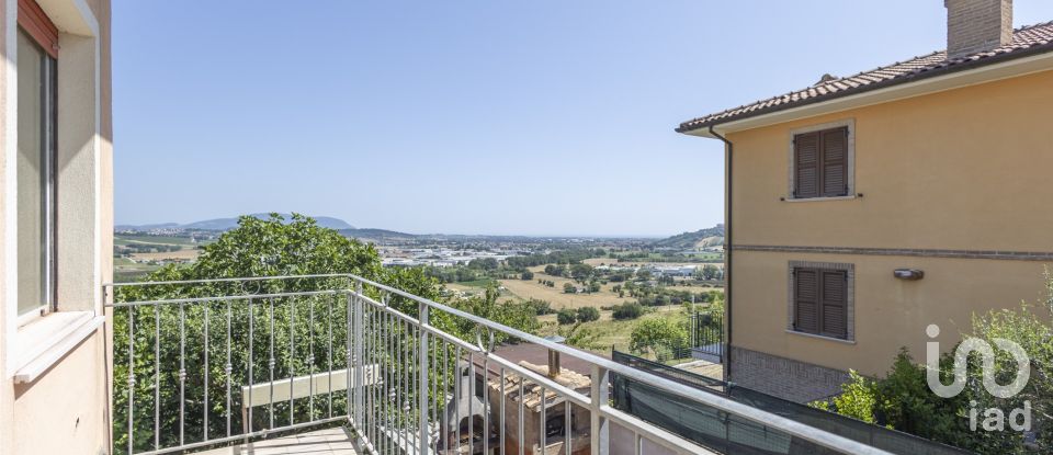 Farm 5 rooms of 274 m² in Recanati (62019)