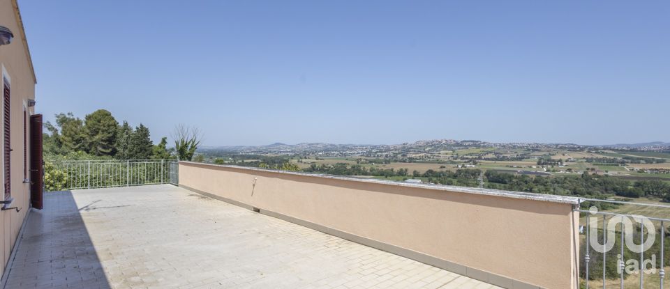 Farm 5 rooms of 274 m² in Recanati (62019)