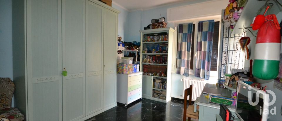 Apartment 5 rooms of 120 m² in Genova (16144)