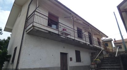 Casa indipendente 6 locali di 110 m² in Varese Ligure (19020)