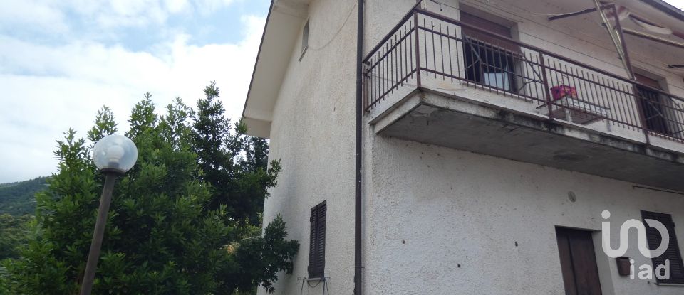 Casa indipendente 6 locali di 110 m² in Varese Ligure (19020)