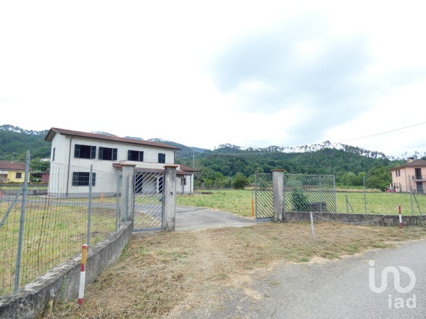 Casale 8 locali di 300 m² in Brugnato (19020)