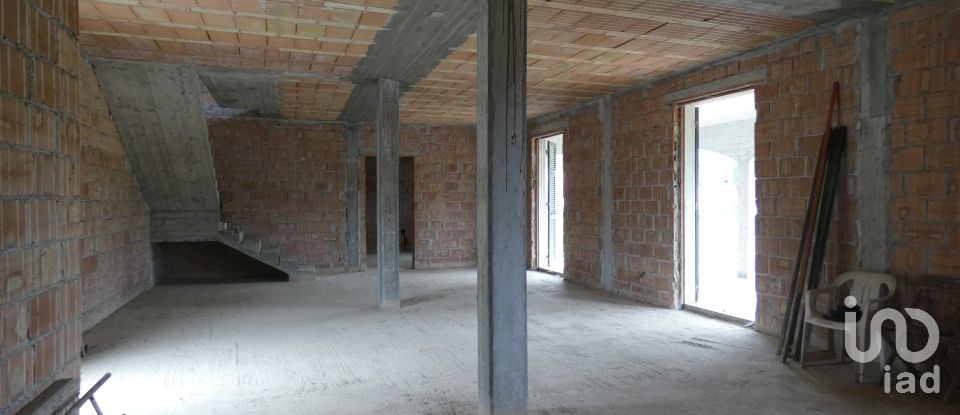 Casale 8 locali di 300 m² in Brugnato (19020)