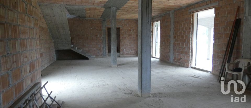 Casale 8 locali di 300 m² in Brugnato (19020)