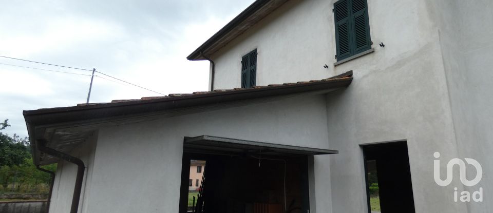 Casale 8 locali di 300 m² in Brugnato (19020)