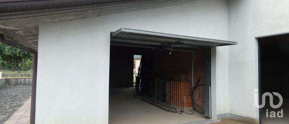 Casale 8 locali di 300 m² in Brugnato (19020)