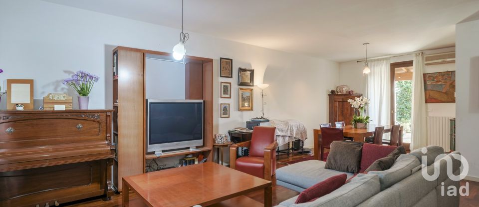 Villa a schiera 5 locali di 245 m² in Calvagese della Riviera (25080)